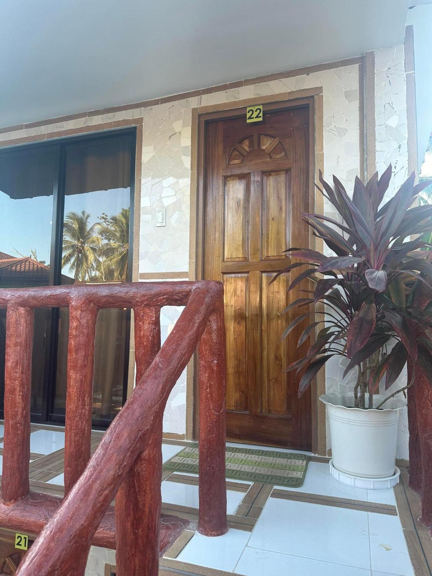 Stefanie Grace Paradise Inn Лобок Экстерьер фото